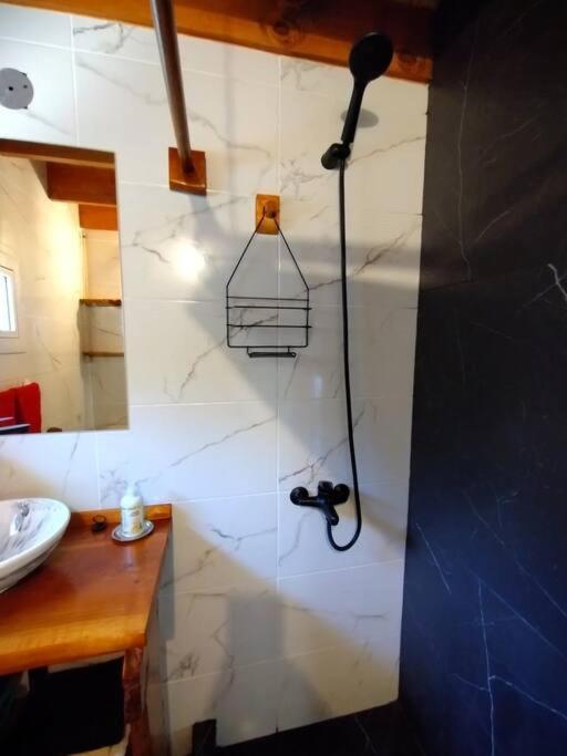 Cabana La Marilena, Para 2 Huespedes Con Desayuno エル・カラファテ エクステリア 写真